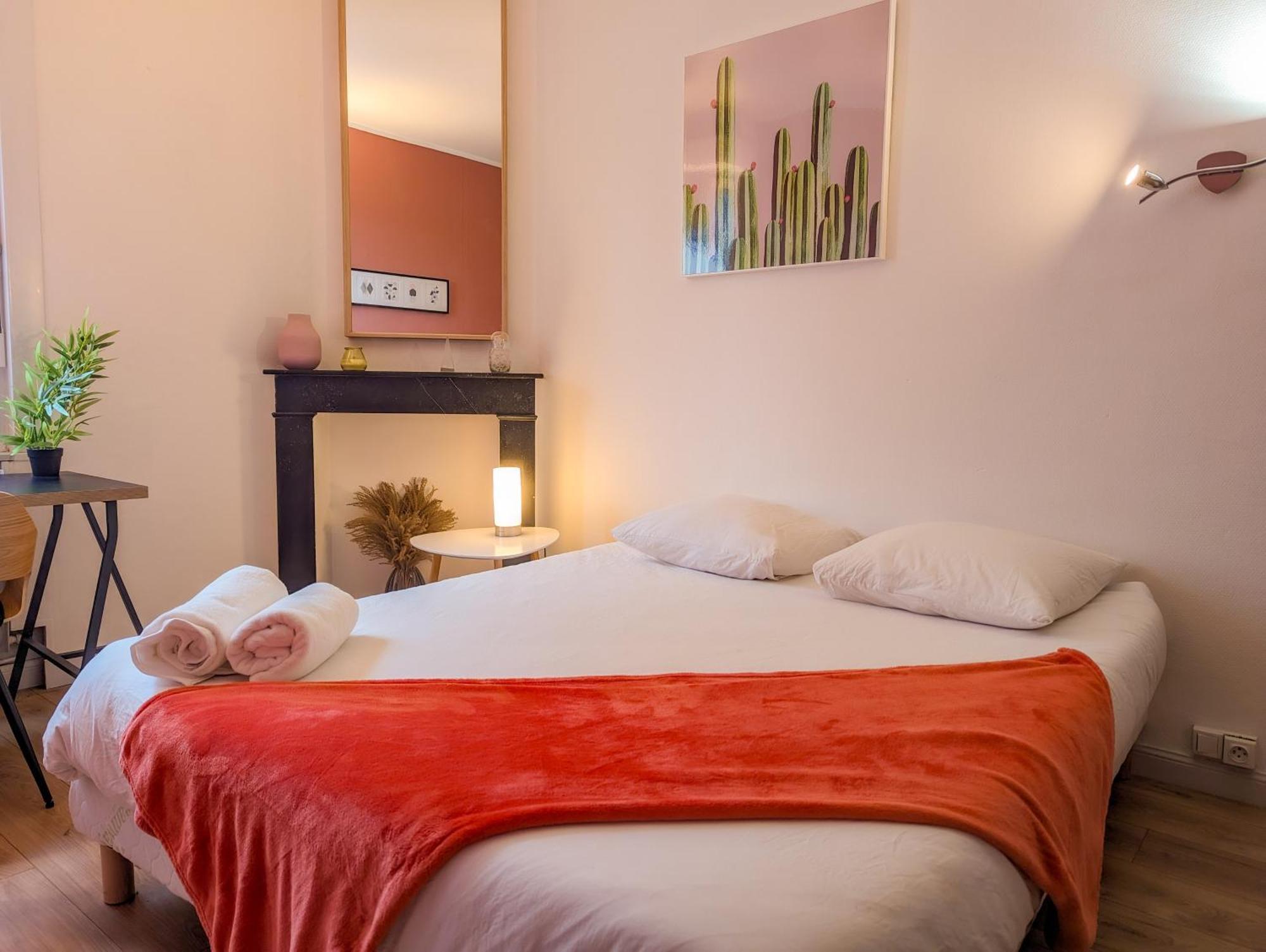 Le Cocon Bleu - Appartement Calme - Parking Gratuit - Fibre Arras Eksteriør bilde